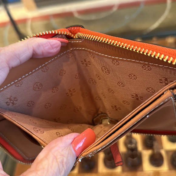 TORY BURCH SPICED ORANGE PERFORATED LOGO NED ZIP WALLET 5 X 4.5” GUC - Picture 7 of 9